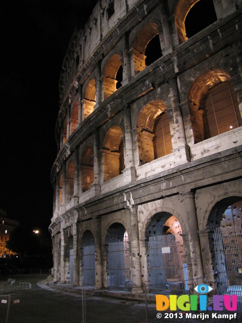 SX31596 Colosseum at night